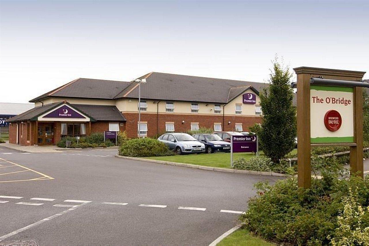 Premier Inn Taunton Central Bagian luar foto