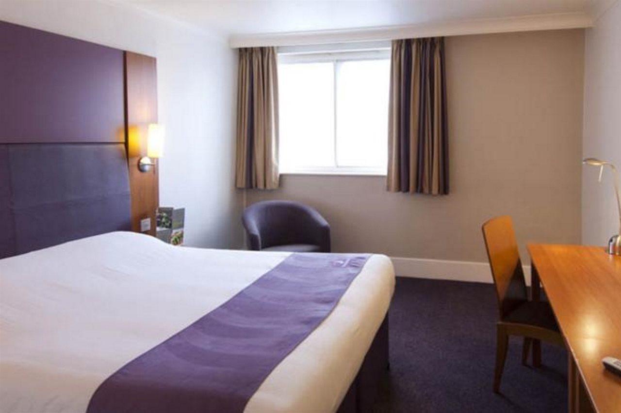 Premier Inn Taunton Central Bagian luar foto